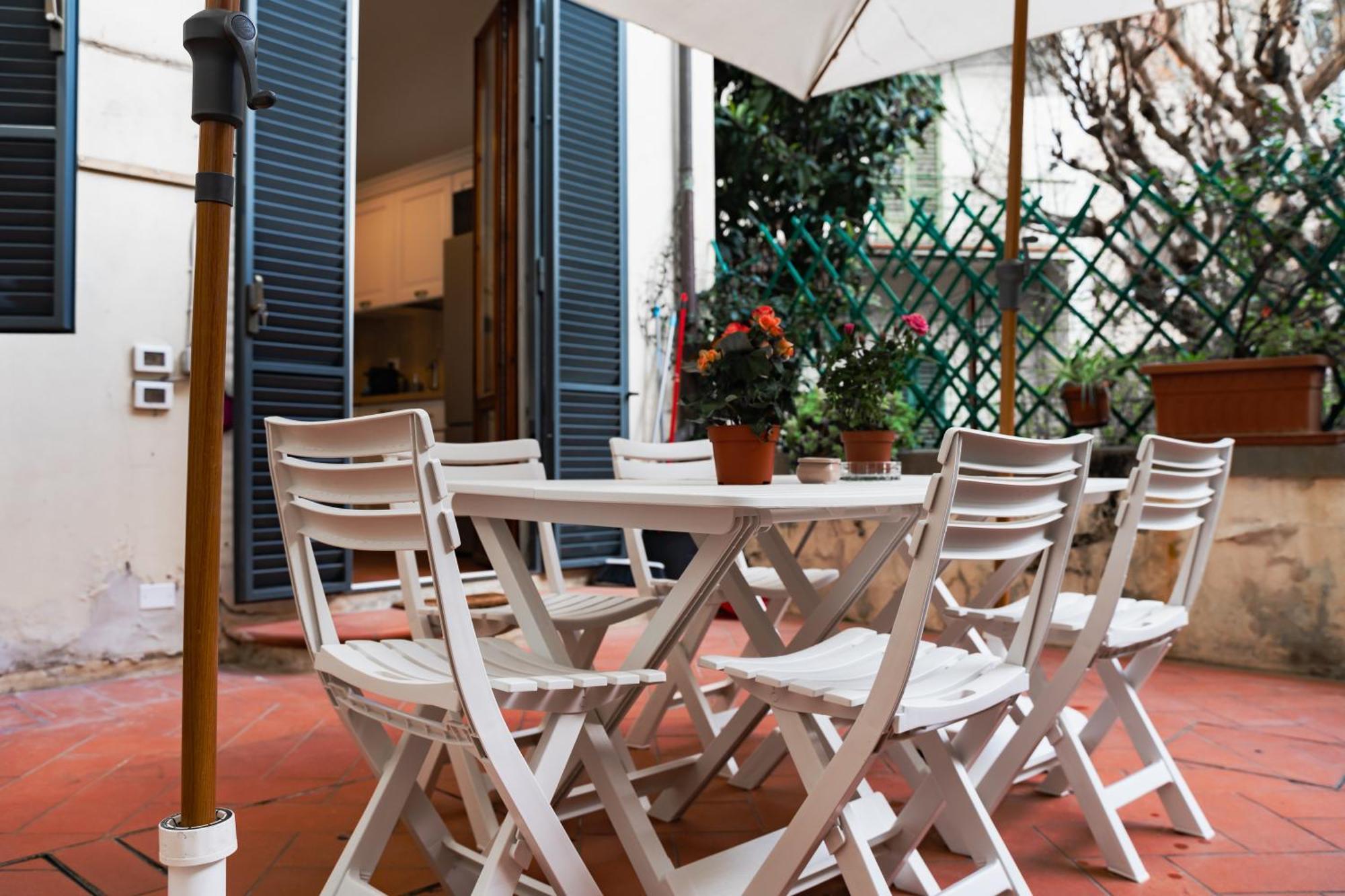 Charming With Exclusive Courtyard In Center Of Apartment Florence