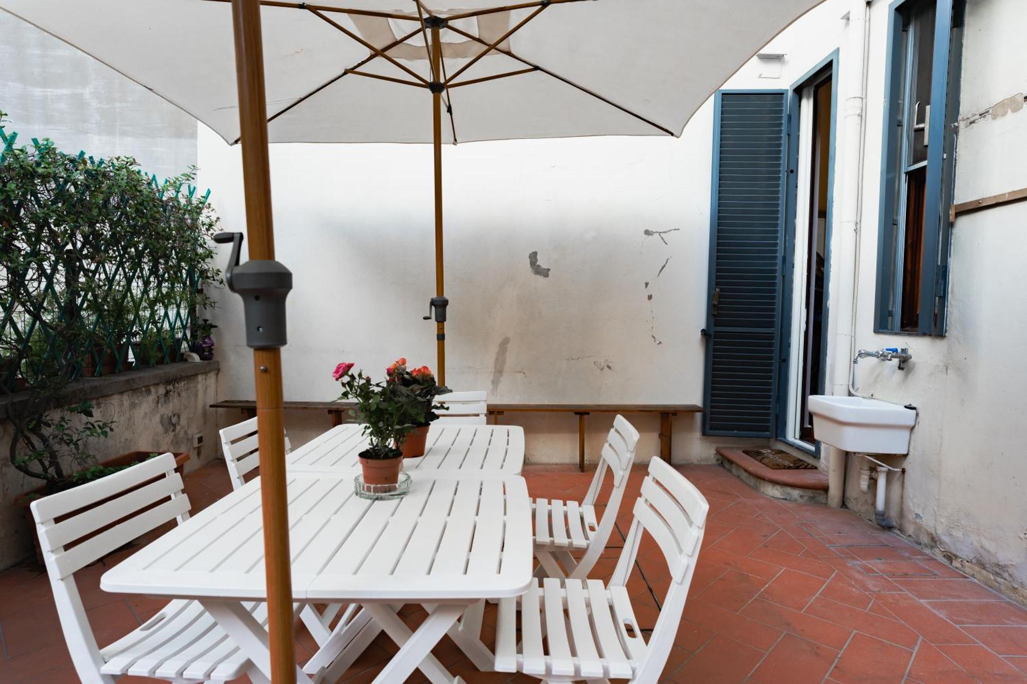 Apartment Charming With Exclusive Courtyard In Center Of