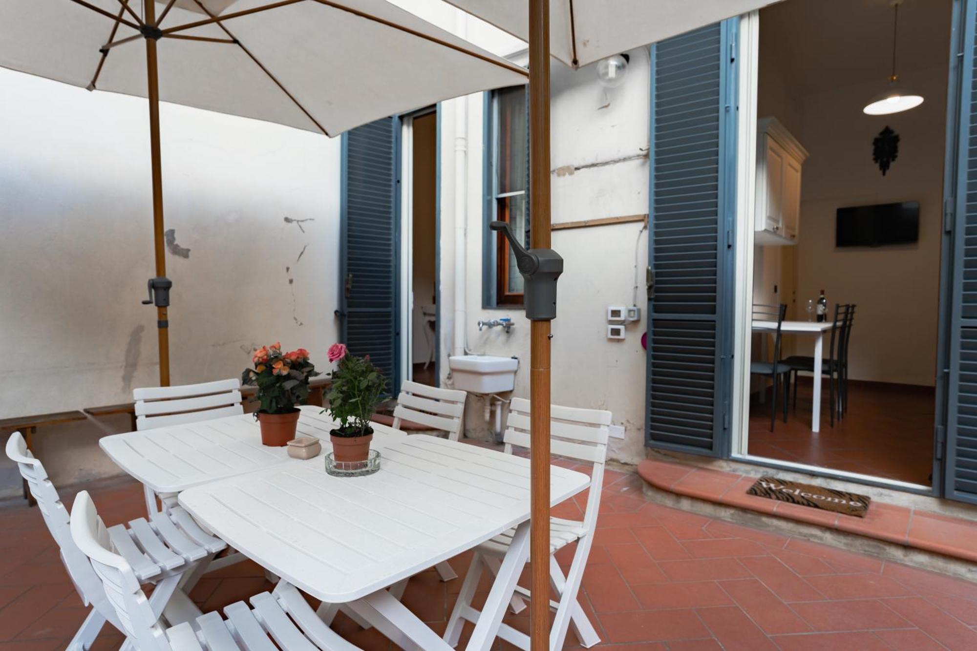 Charming With Exclusive Courtyard In Center Of Florence