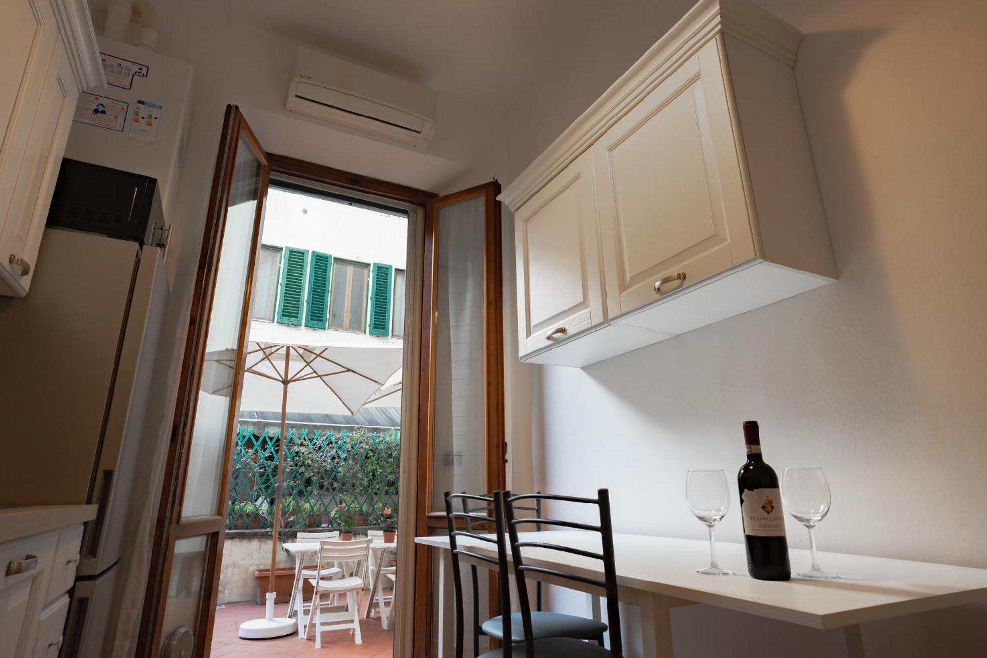 Charming With Exclusive Courtyard In Center Of Apartment