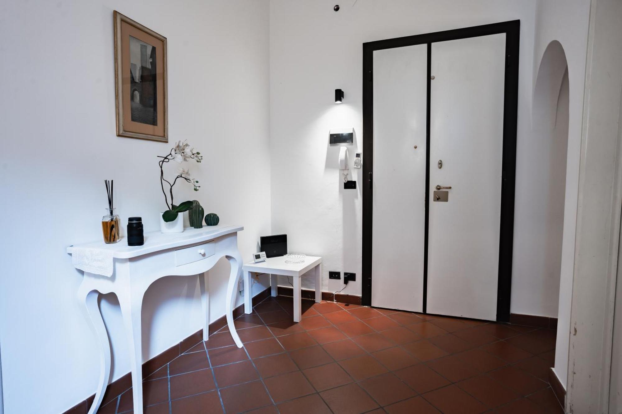 Apartment Charming With Exclusive Courtyard In Center Of *